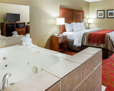 cheap hotels with jacuzzi near me